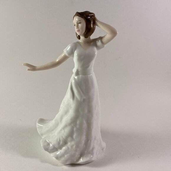 ROYAL DOULTON - CHARMED Figurine #HN 4445 Artist Signed 5.5" inches tall - Picture 1 of 9
